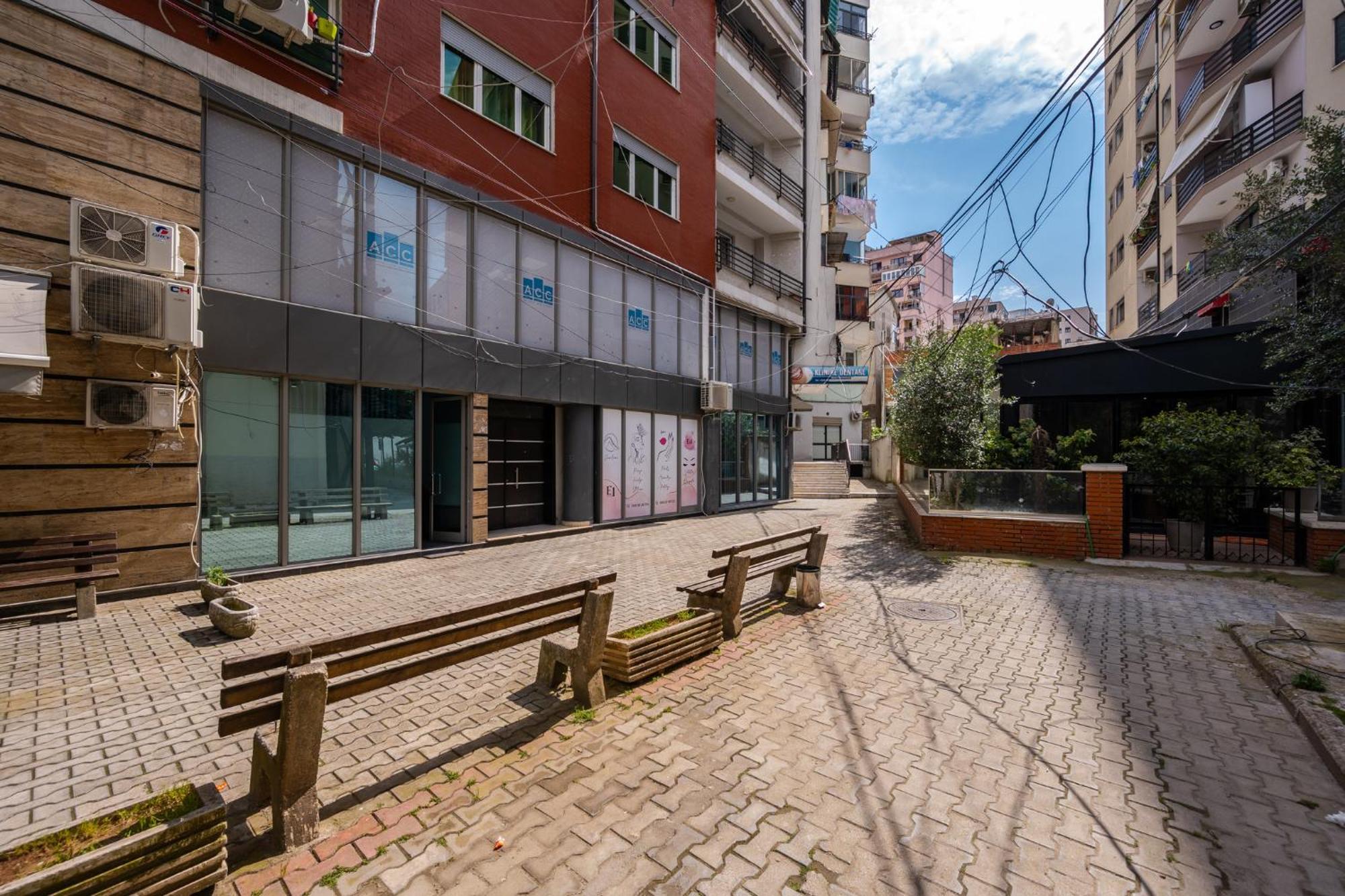 Lucas * Tirana